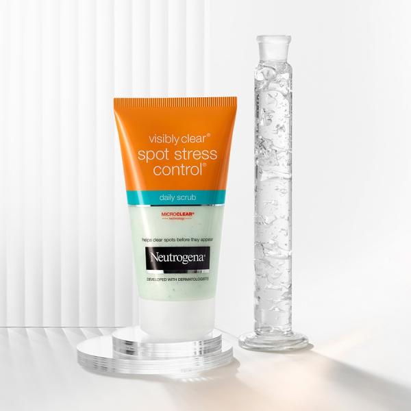 Neutrogena Visibly Clear® Spot Proofing™ Daily Scrub - 150ml